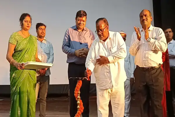 अम्बेडकरनगर स्थापना दिवस पर सजा संस्कृति का मंच, ‘राम की शक्ति पूजा’ ने मोहा मन